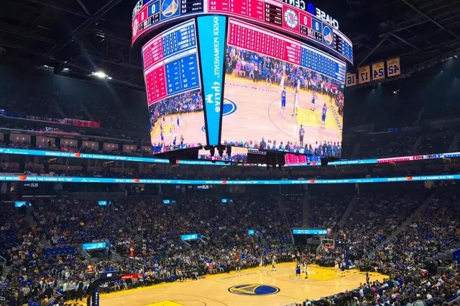 Inside 贝博体彩app's Chase Center for a Golden State Warriors Game.
